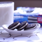 Sam’s Club Is Now Selling a Nine-Pound Bucket of Oreo Frosting